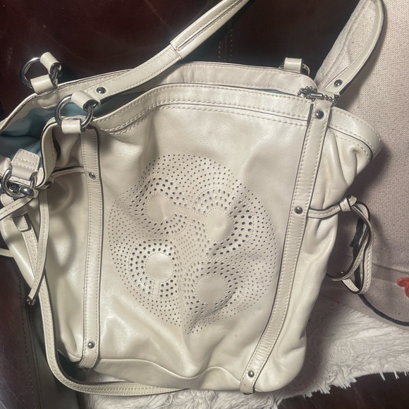 Authentic Coach Audrey Cream Leather Tote Bag with light blue liner - Picture 1 of 8